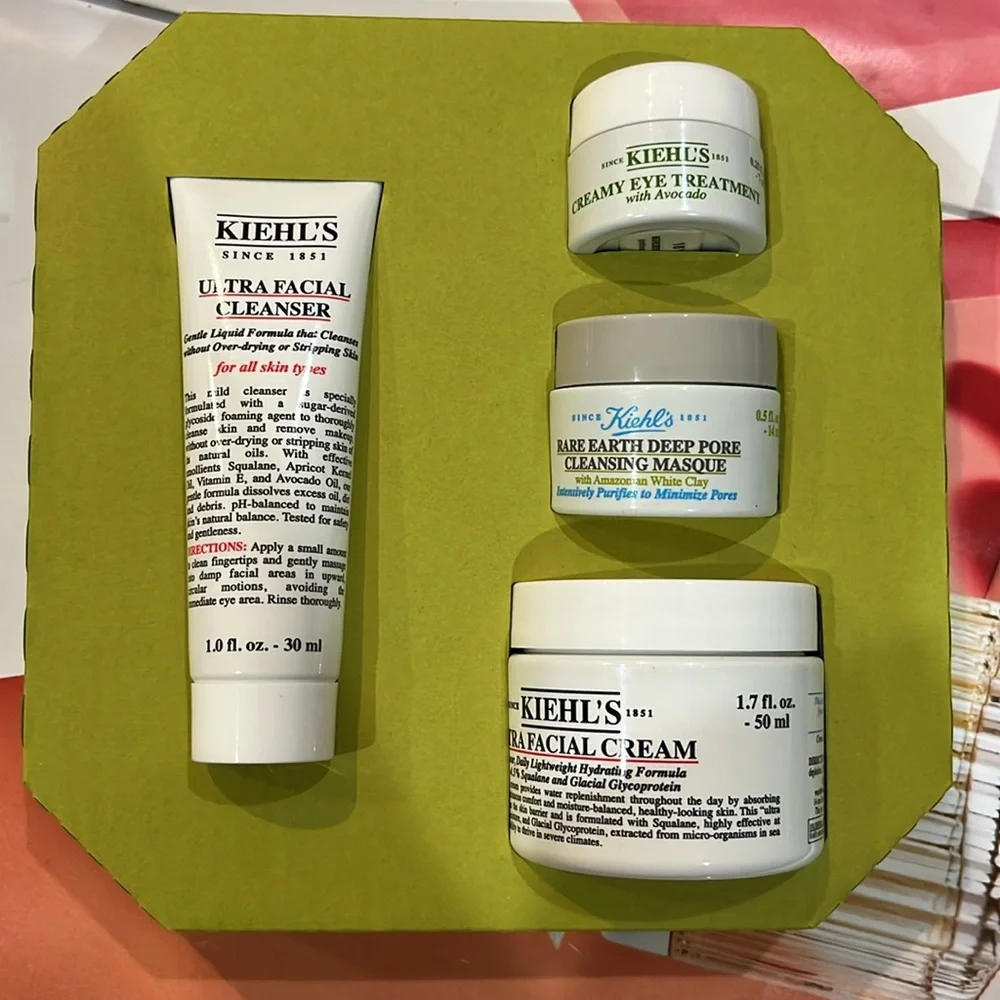 Kiehl's Skincare Staples Gift Set with free bag (cleanser / eye/ face/ mask)